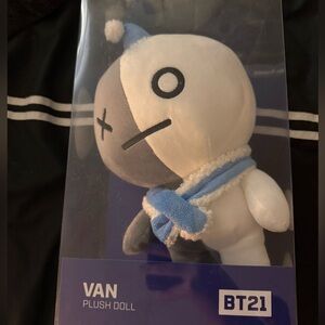 BT21 Van Winter Standing Doll
